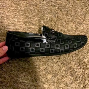 Men loafers black and white lines used a couple of time